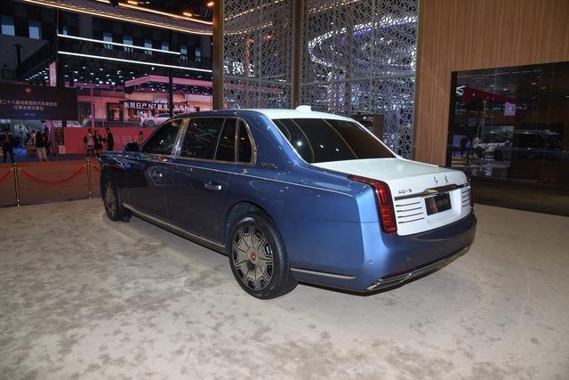 718万V8的金葵花，大家觉得这个价格他值吗？我觉得值，毕竟红旗车型从21世纪就