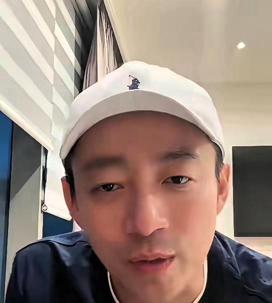 小菲在视频，把话说清了，妻子筱梅呢，带着小宝宝，今天住进去，月子中心了，那个环境