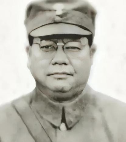 1938年，桂军189师长俘虏了两名日军。看着日军矮小的身材，师长灵机一动，想到