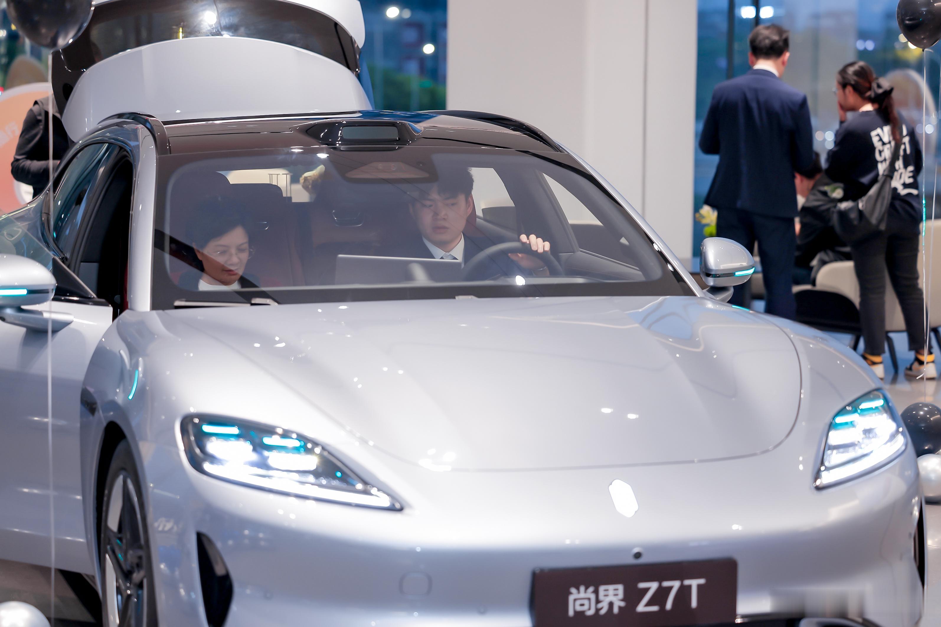 尚界Z7发布后门店人山人海尚界Z7首销门店火爆尚界Z7和Z7T这波是真把店给挤爆