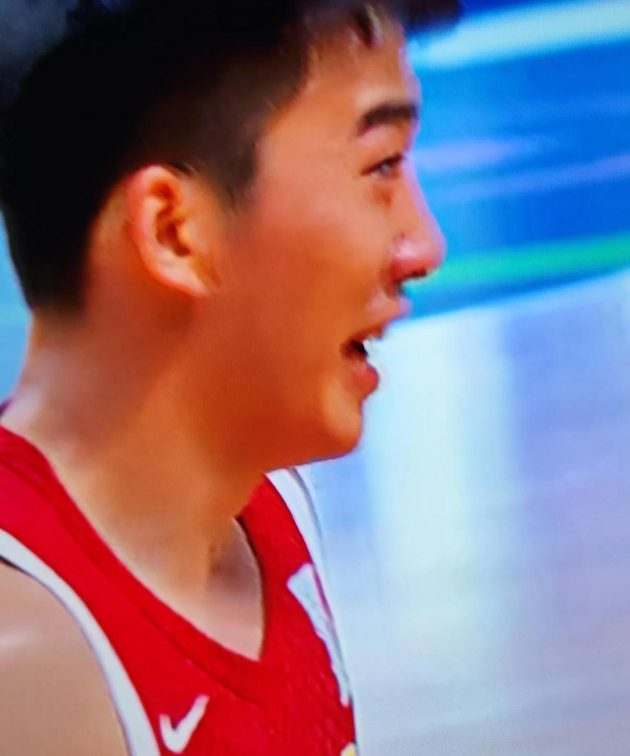 难忘记忆！中国男篮曾在里约奥运会小组赛中因周琦发边线球失误，一下子被波兰乘势逆转