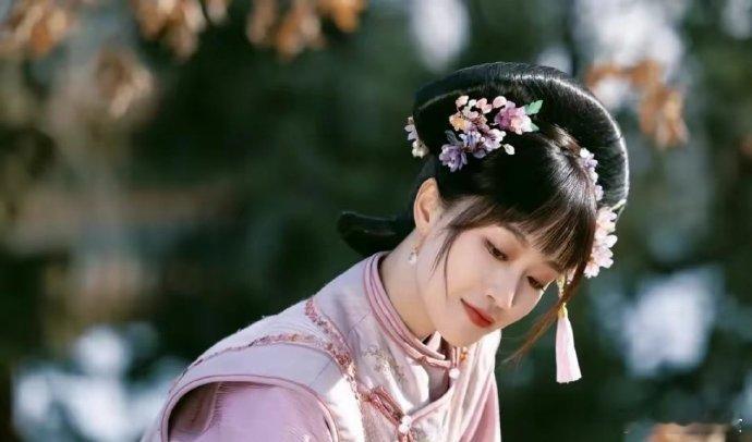 如果浣碧是当二小姐养也会是这个样子吧，真的很像甄嬛！​​​​