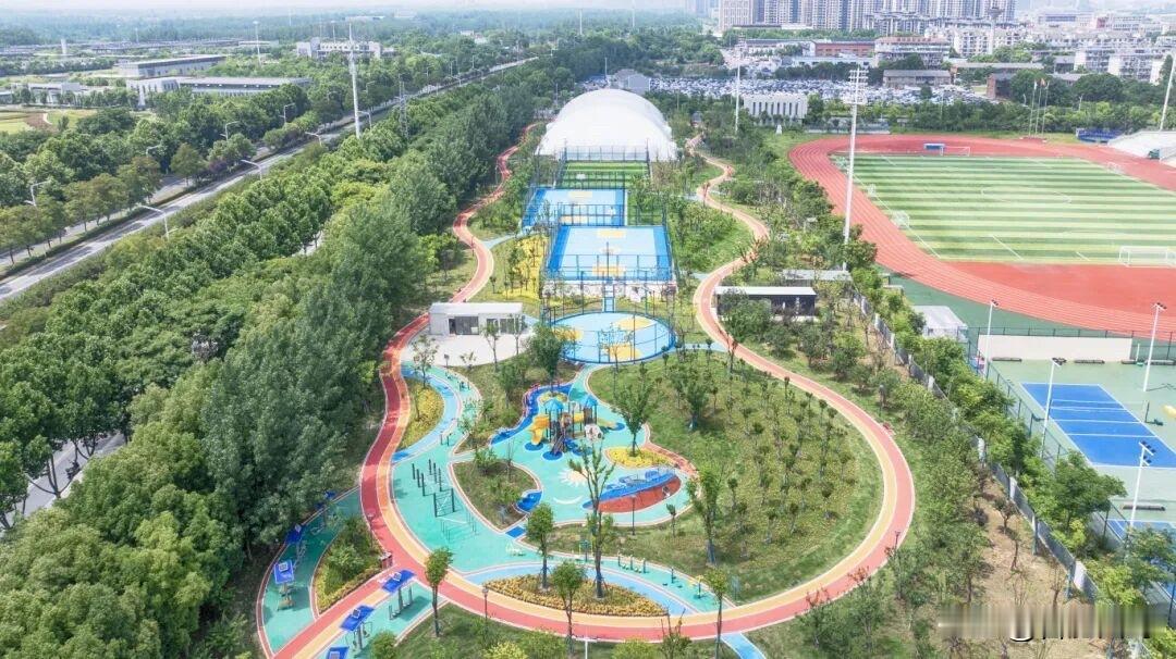 合肥北部新地标！庐阳再添休闲好去处庐阳区清河路体育公园，该公园坐落于庐阳经开