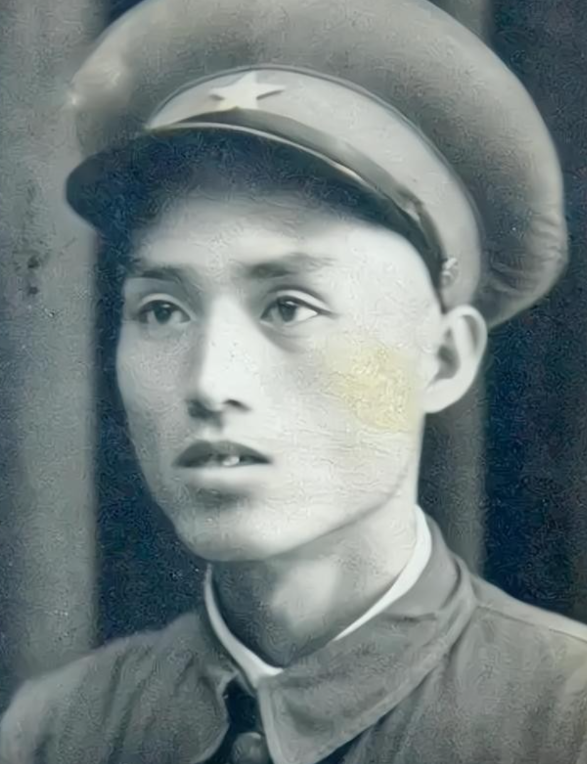 抗战中，八路军机要科长赵培宪被俘，日军反绑他的双手，将他带到训练场给日军娃娃兵“