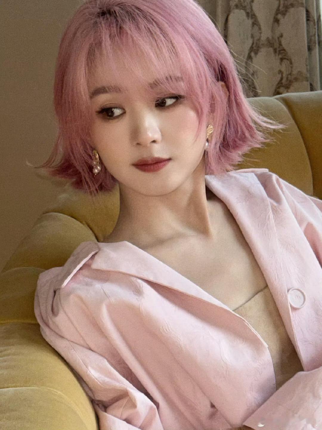 杨单拍摄的赵丽颖这组太美了…完全还原美貌​​​