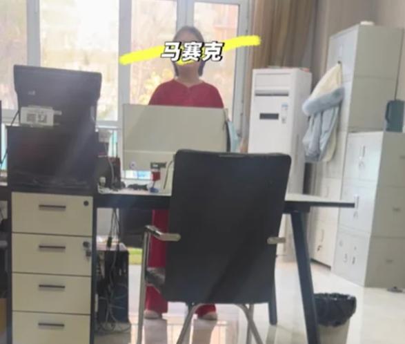 买房前以为是美好生活的开始，入住后才发现是给物业打工。现在一提物业，十有八九的业