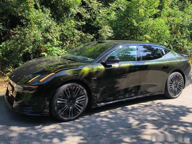 领克10EM-P销量快速突破2万领克10EM一P迅速达成两万台销量，在主流混动市