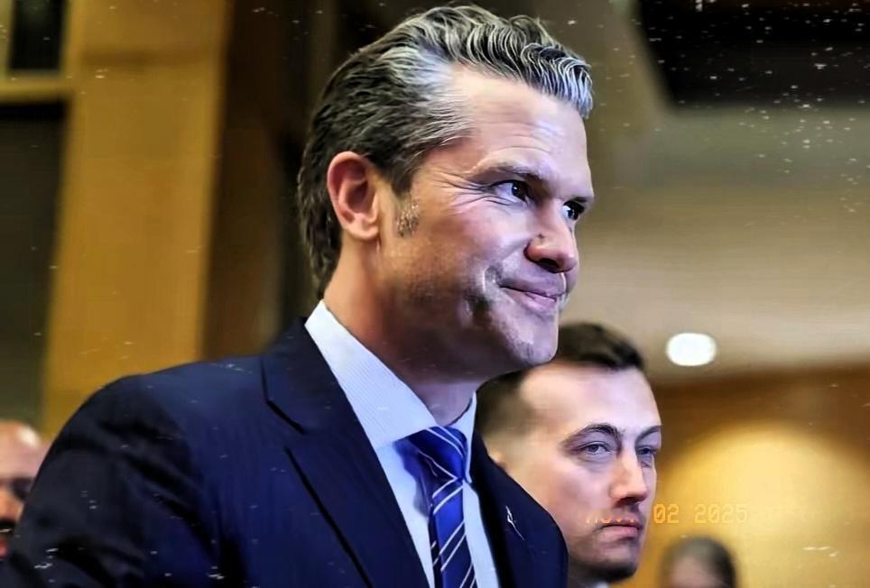 谁都没有料到，在美军准备打击马杜罗政权之际，暂时可能救委内瑞拉的不是中国也不是