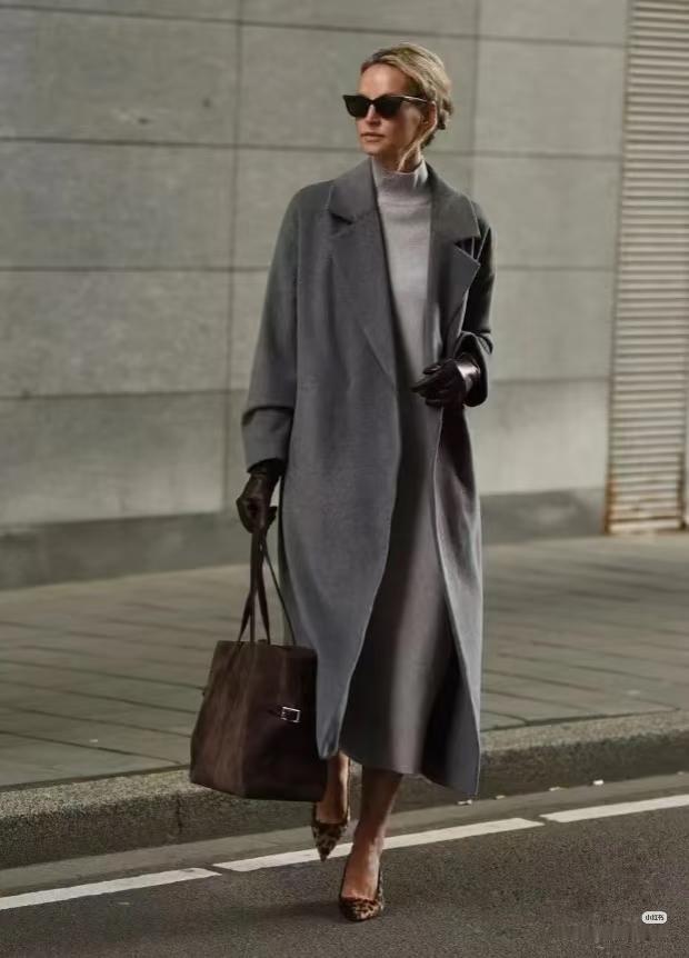 如何穿搭出满满高级感?要想穿出满满高级感，个人认为，日常穿搭做到以下几点，就可以