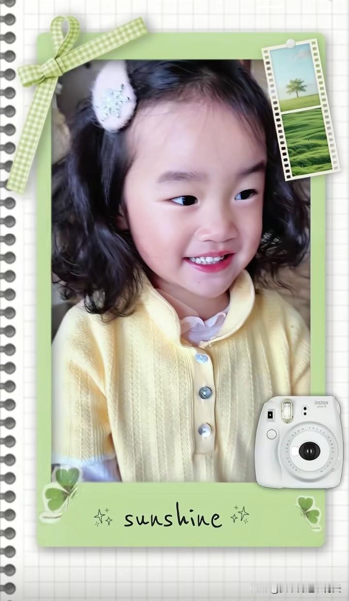 烫卷发的小女孩真漂亮，她叫夏夏！是李亚鹏和海哈金喜的女儿，卷发是爸爸和妈妈带她一