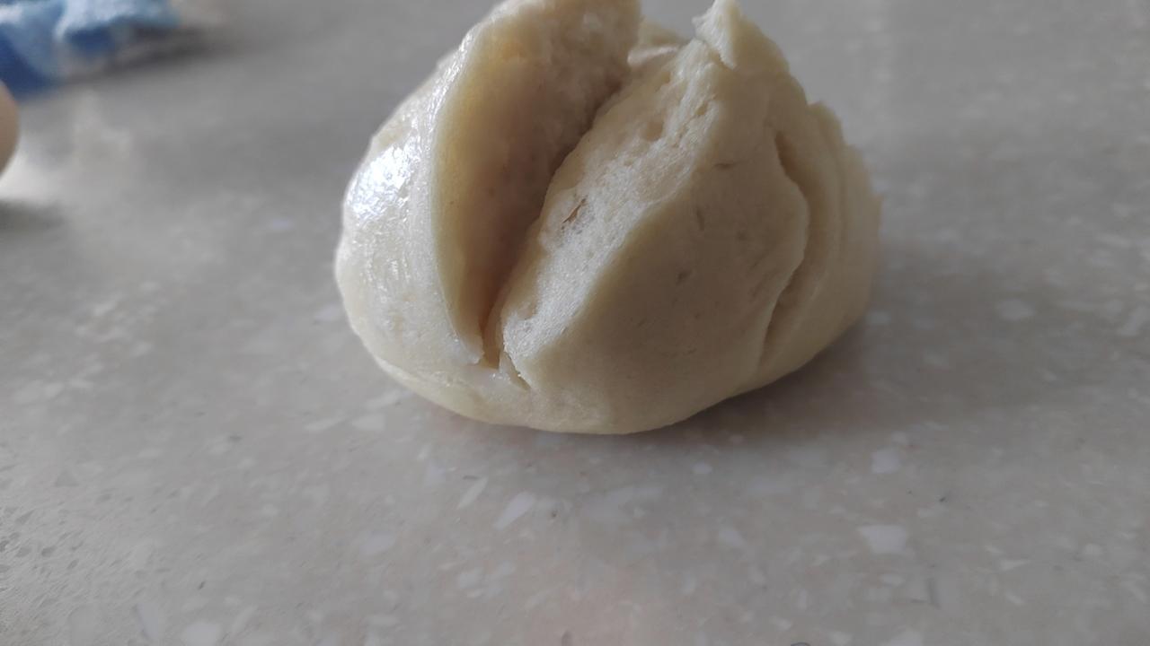 其实很多人很有心机，为了达到某种目的不择手段。我家有个亲戚，老伴去世了。刚开