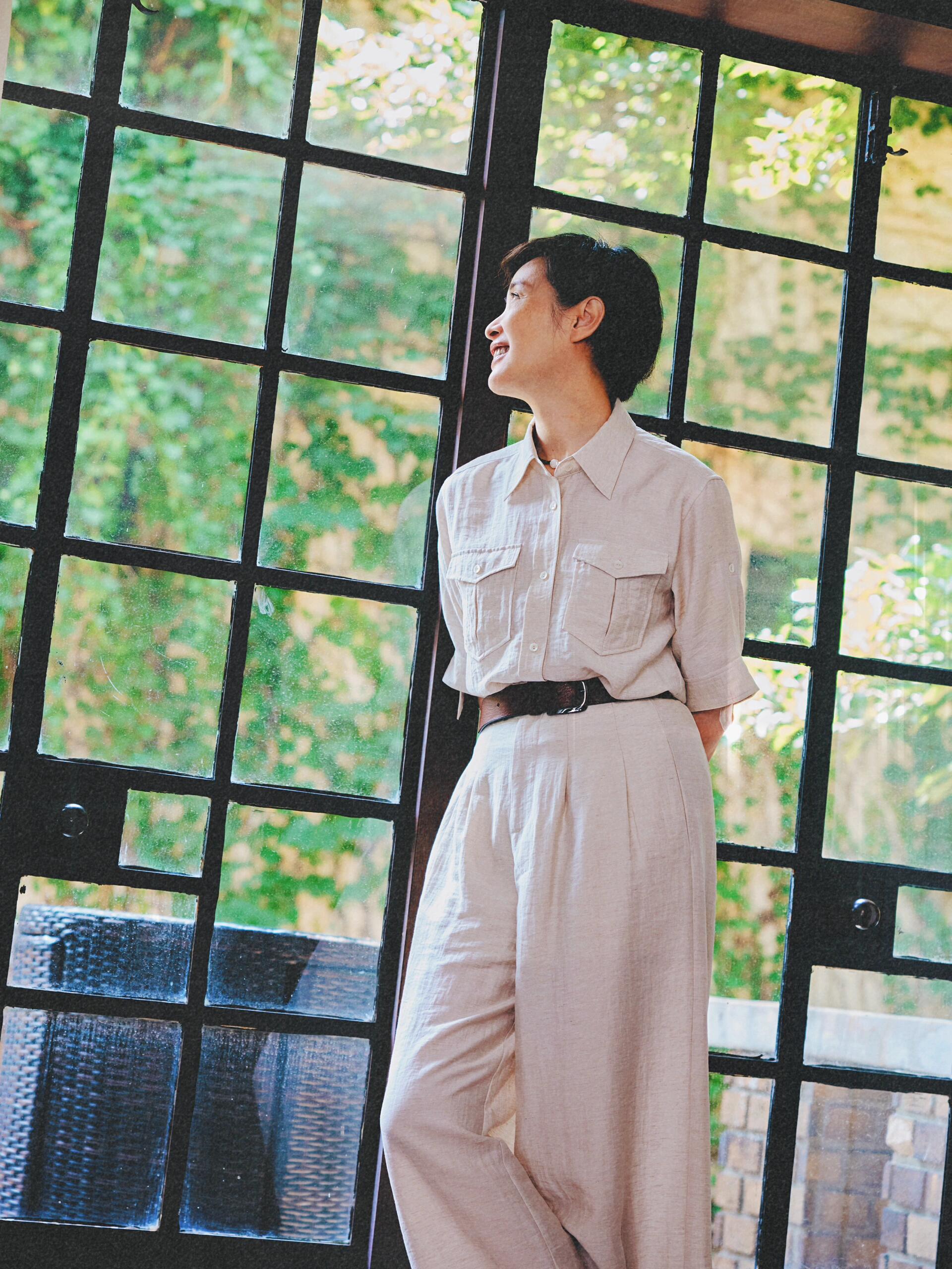 吴越真是中年女人的穿搭标杆！穿衬衫+阔腿裤，完全没有大妈味！