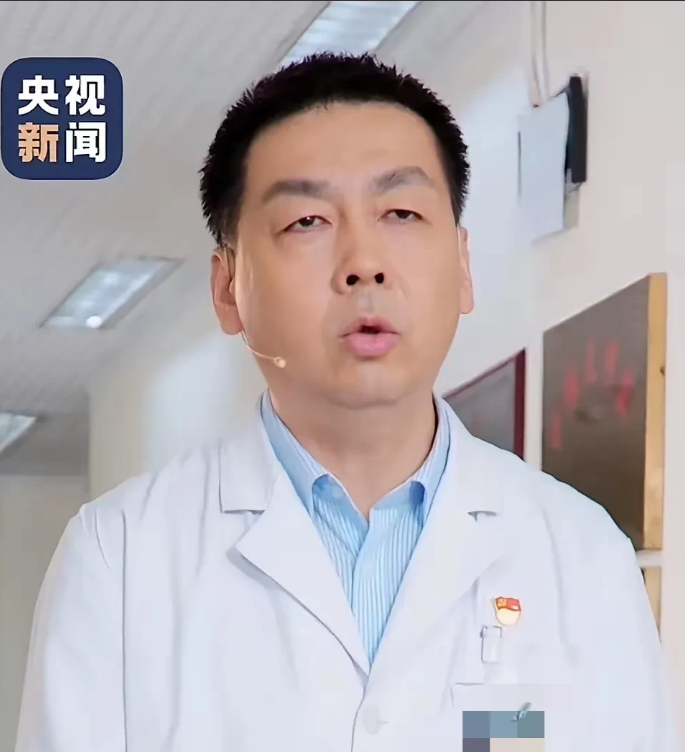 杜斌教授是协和的副院长，2020年他发表了一篇论文，反对协和4+4的办学模式，认