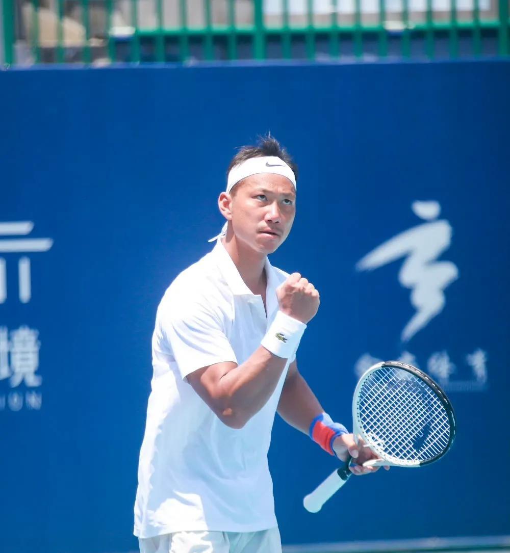 1、2-0！近期收获9连胜再进决赛，排名上升至世界第212位，即将36岁的柏衍锁