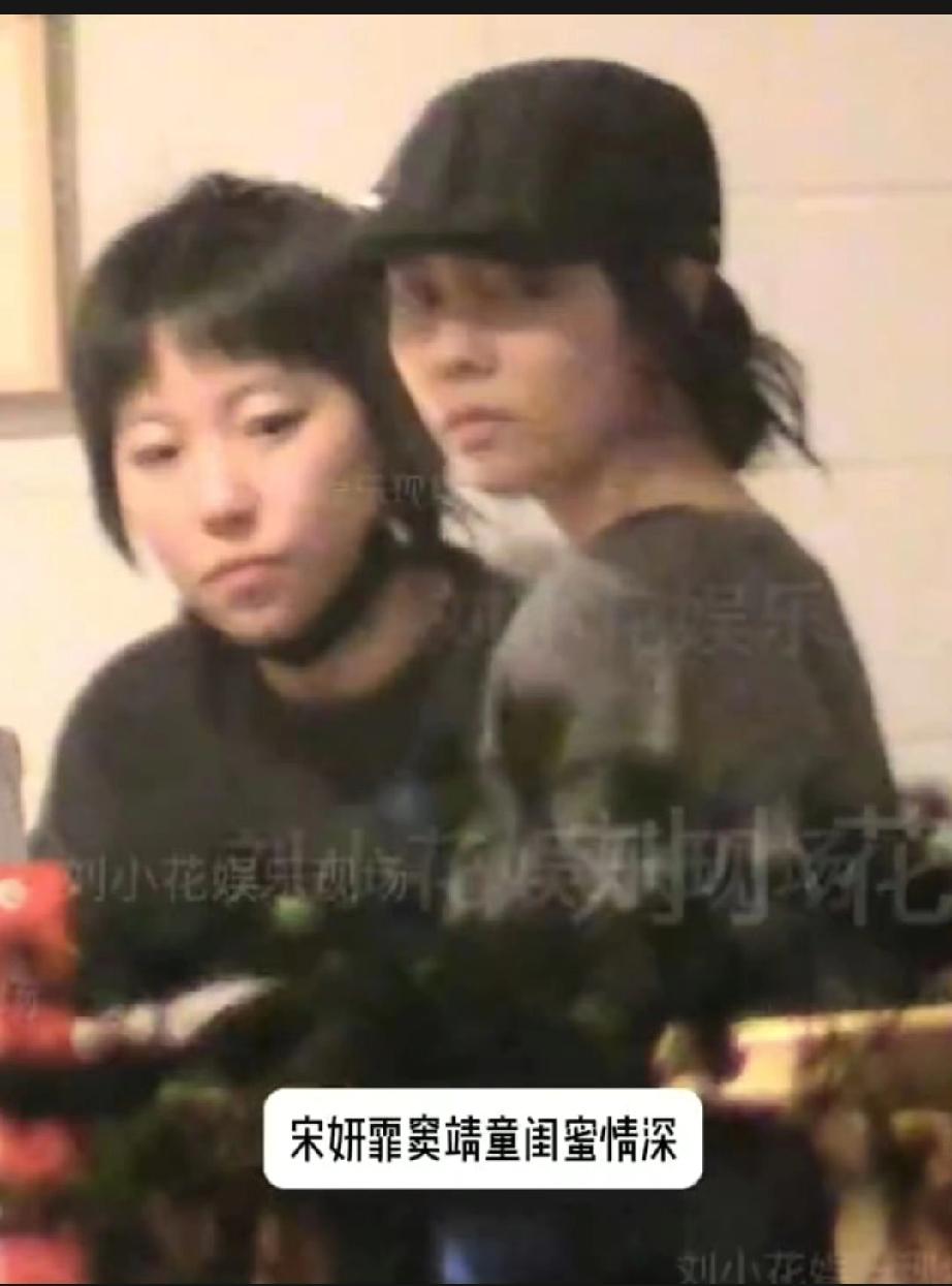 一觉醒来，王菲离当外婆又远了一步！窦靖童今年28岁了，也不谈恋爱，倒是和同