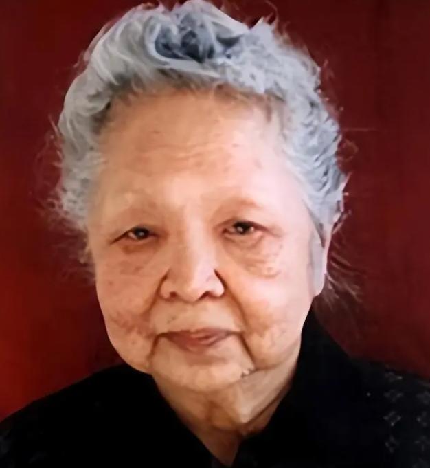 1957年，美国海关私吞了中国女人行李箱里面的6800美金，她却开心地笑了。殊不