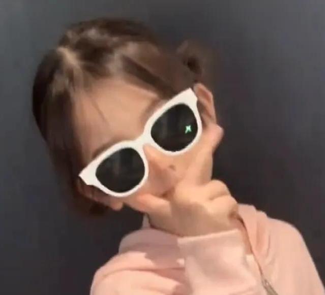 近日，郭富城的妻子方媛在社交媒体上分享了大女儿郭咏希跳女团舞的视频，引发网友关注