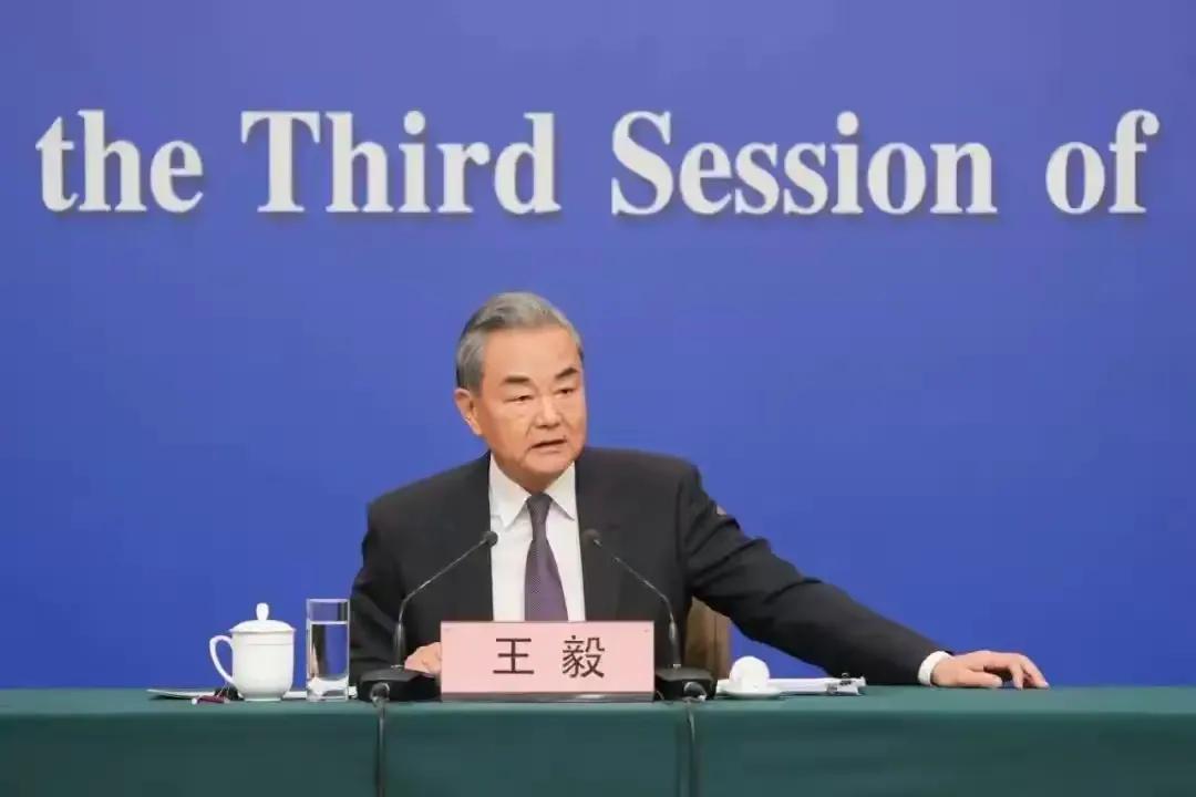 绕开德法直奔北欧！王毅四国连访，撕开北极博弈核心布局很多人看到出访通稿第一反应会