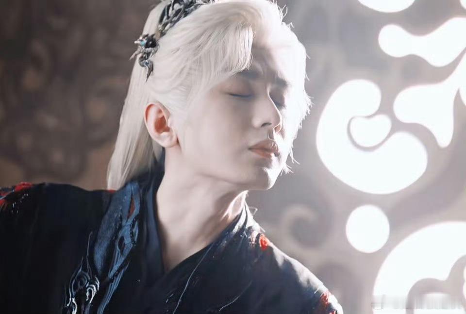 cy紧张刺激的人物关系，燃爆喷张的打戏盛宴，精美漂亮的视觉享受，简洁利落的叙事手