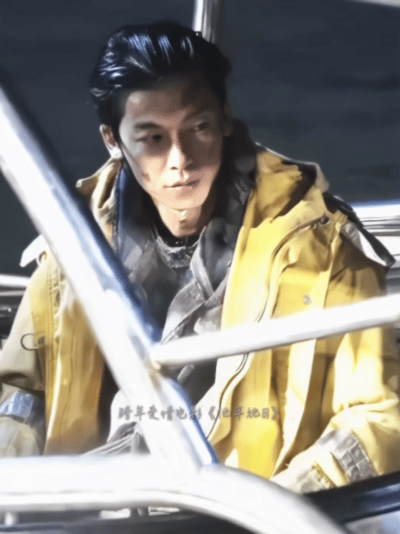 许光汉新片湿发完全老公级别的湿发➕背头，男鬼味一下就上来了