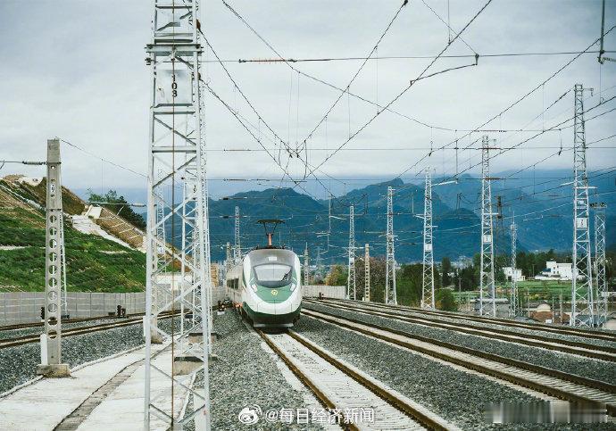 深圳地铁去年亏超371亿元深圳地铁每天亏一亿？寻思在深圳地铁也不便宜啊