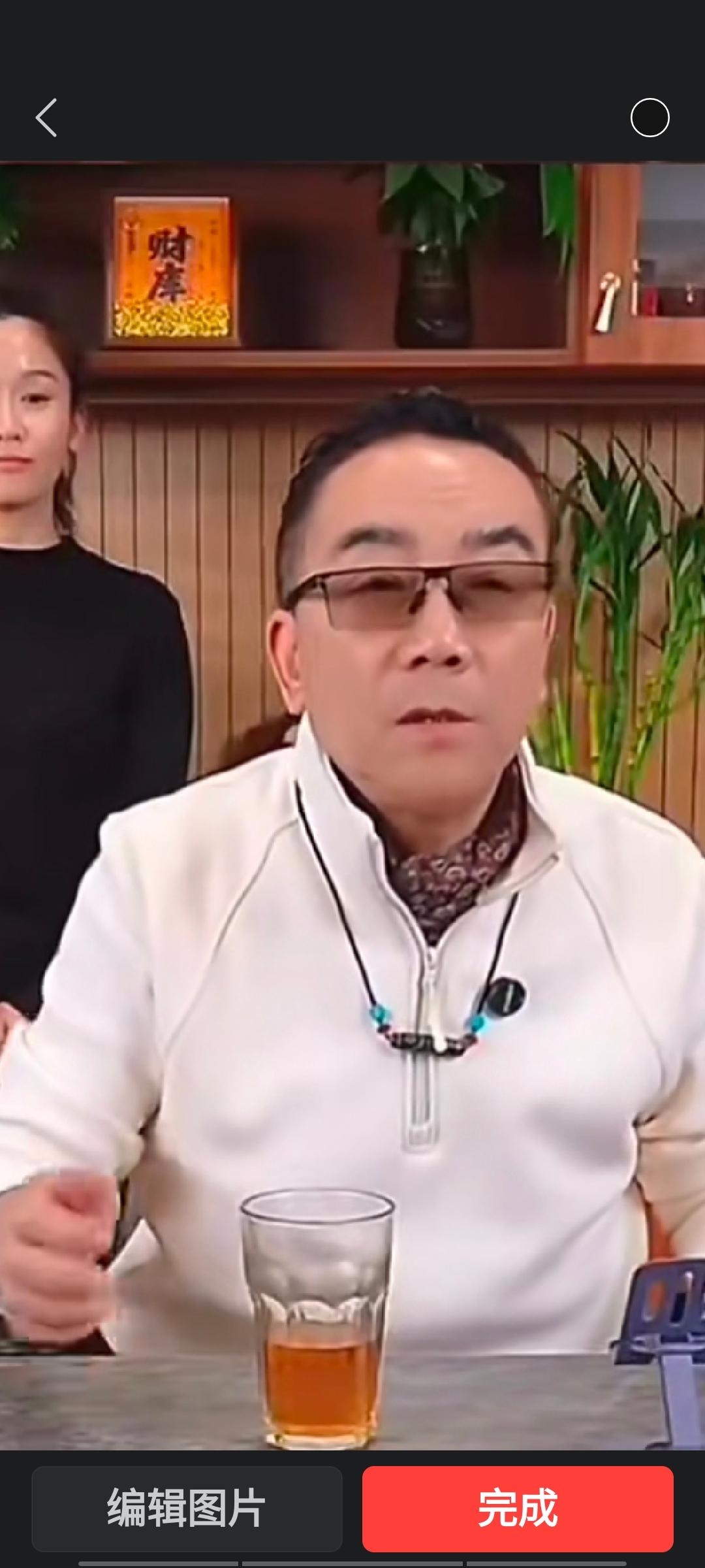 杨老五的助理小辉，因与杨老三存在经济纠纷，前段时间此事闹得沸沸扬扬。老三的女儿、