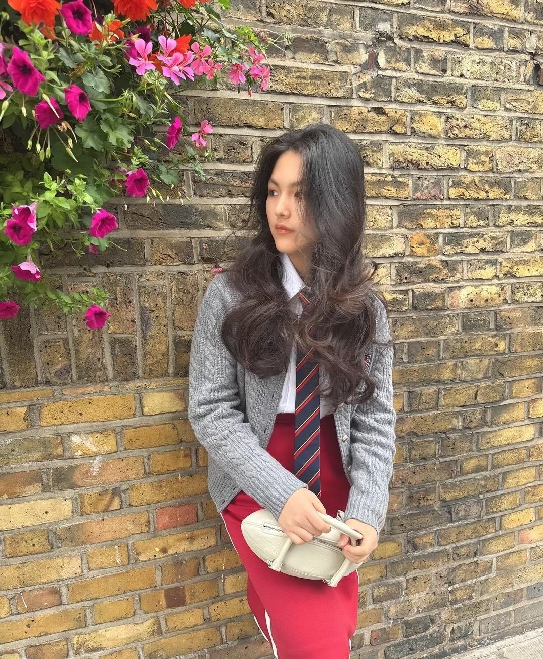 这个小姑娘真是不简单啊！终于明白为什么王诗龄能获得国际青少年绘画金奖了！