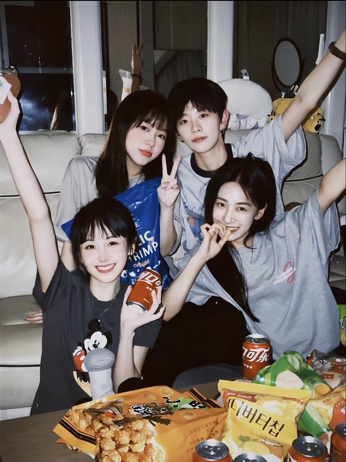 再听一遍青花瓷 敬我们初相识.