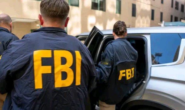 美国这治安真是让人惊掉下巴。近日在加利福尼亚州，三名穿战术装备、戴面罩，还穿着印