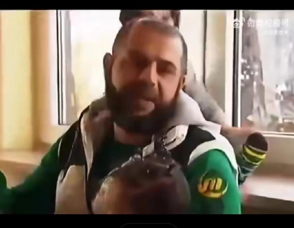 德国媒体制作的一部纪录片，最近这段时间在德国很火。纪录片反映的是一个在德国生