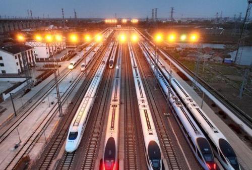 微软这回是真的坐不住了！曾经在中国“躺赚”的老大哥，如今市场份额硬生生跌破了4