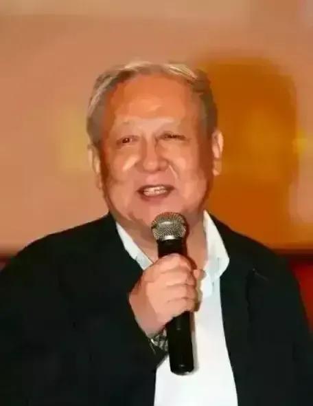 陈凯歌，你这个卑鄙无耻的小人！2005年的一天，邱路光在书店翻开那本印着导演名字