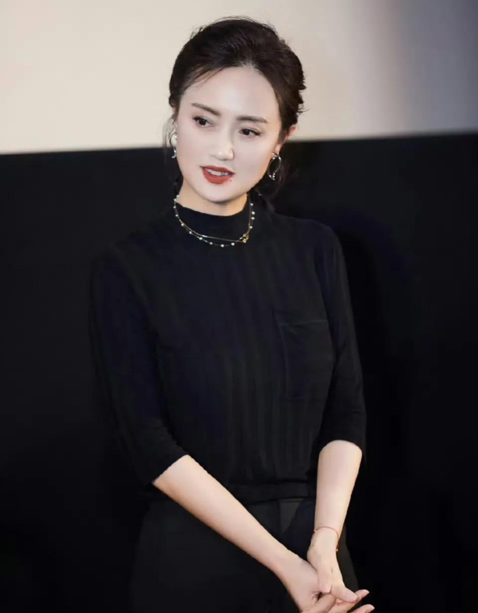 朱媛媛选择做的生命中最后一件事是去寺庙，她是虔诚信佛的，这一点应该受到了父母的影