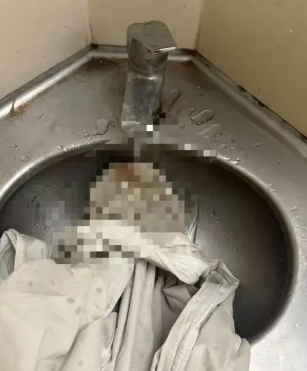 女生坐长途突然来例假实在太难了！车上又买不到卫生巾，还担心漏出，这种窘迫很多女生