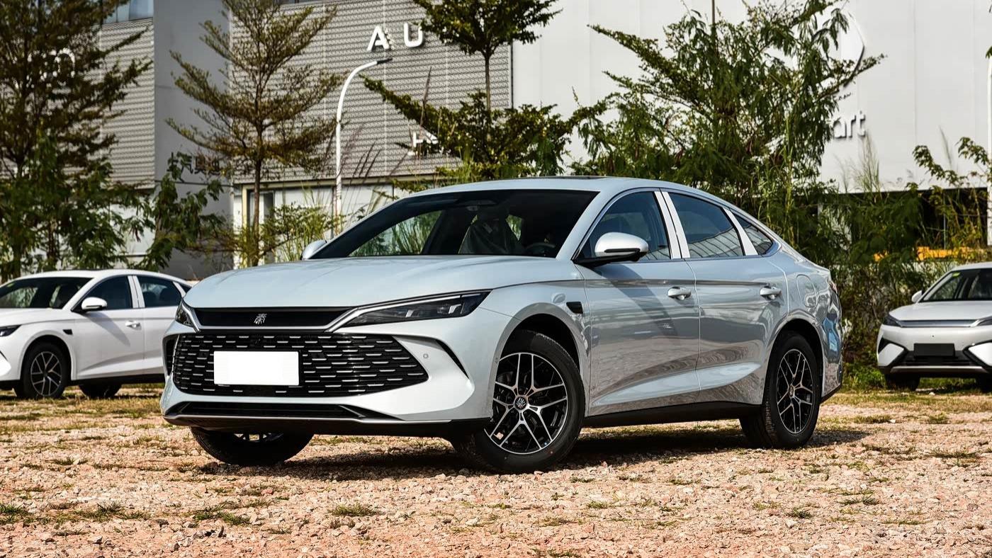 比亚迪秦L中型车10万级入手！纯电/插混可选，新国潮设计引领市场