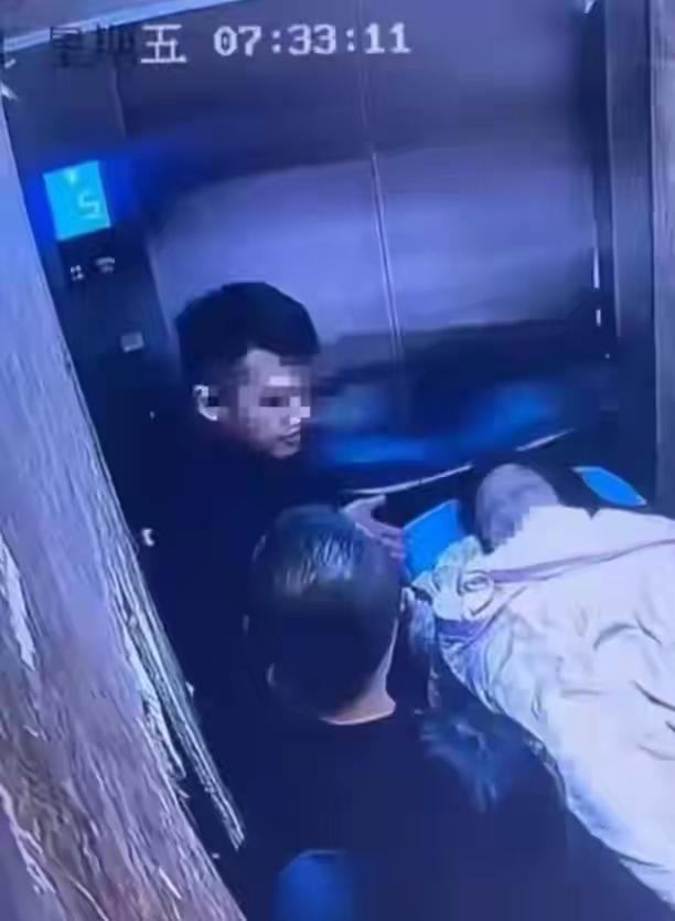 金昊妈妈现在肠子都要悔青了吧！不是因为她自己被判刑2年2个月，而是因为她唯一的亲