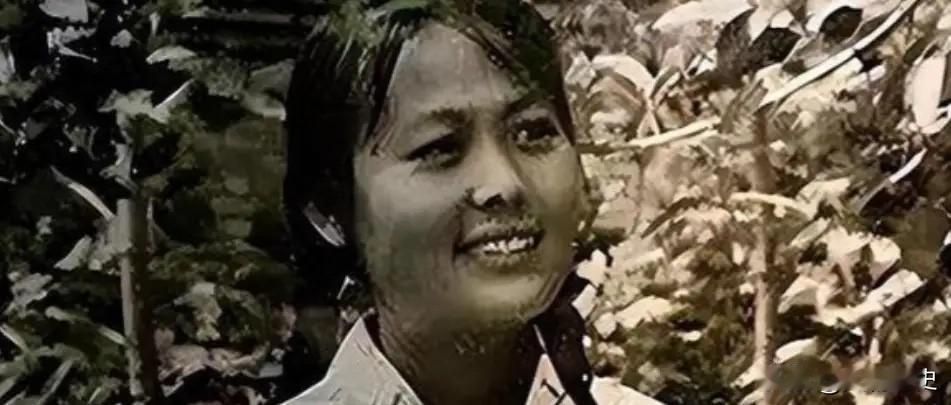 1986年夏天，一女两男到故宫游玩，那个女子突然说了一句很奇怪的话：这大殿的气派