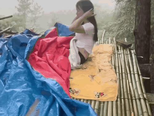 把雨布支起来不是更好吗。