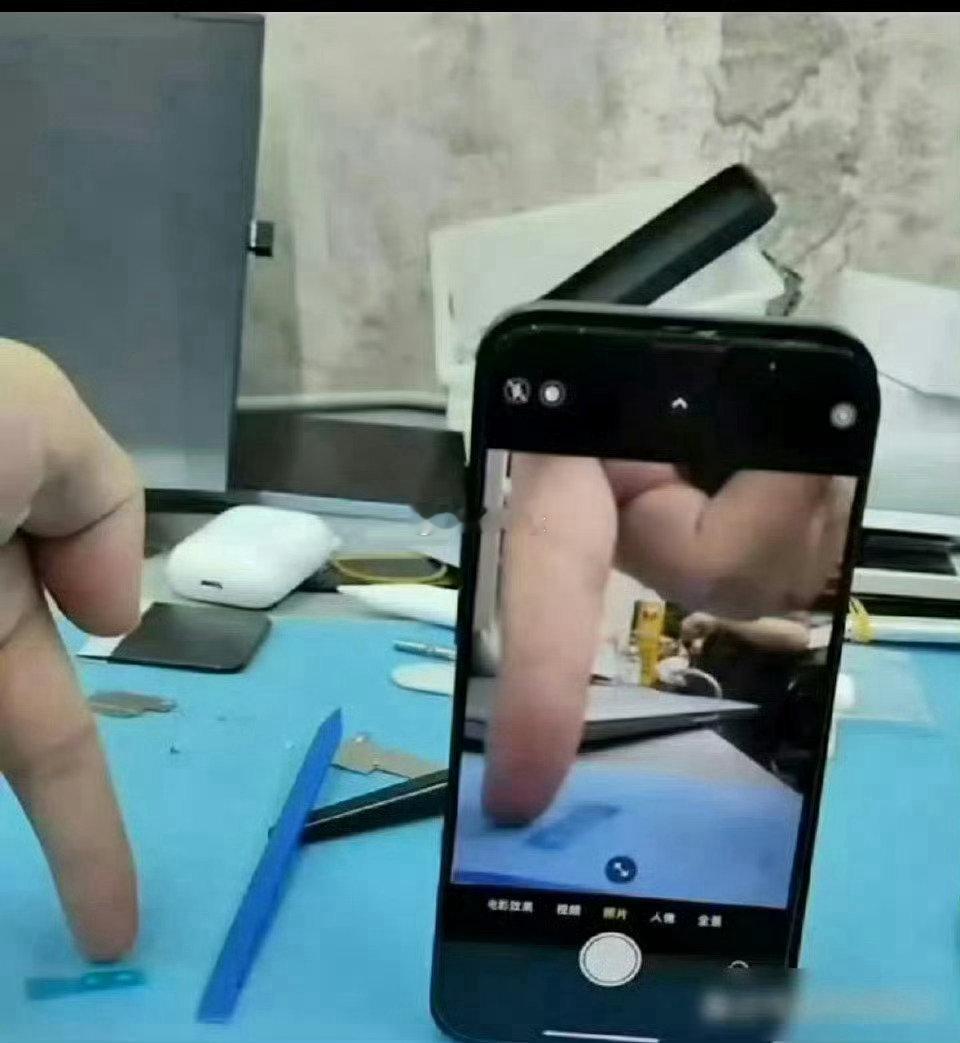 女孩子在外一定要小心这种偷拍手段越来越阴了