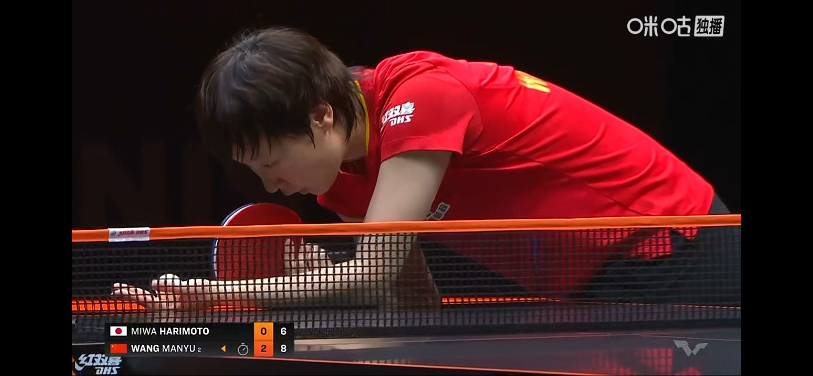 王曼昱4比2胜张本美和一周不到又遇上了已经遇到第九次了这手写签能不能换个人写写好