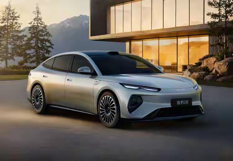 比亚迪闪充5分钟400公里，很多人问：油车还有活路吗？我说个反直觉的——油车的