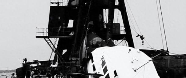 1993年，中国科考船遭韩国货轮暴力撞击，拦腰折断沉入大海，船内的107名科考人