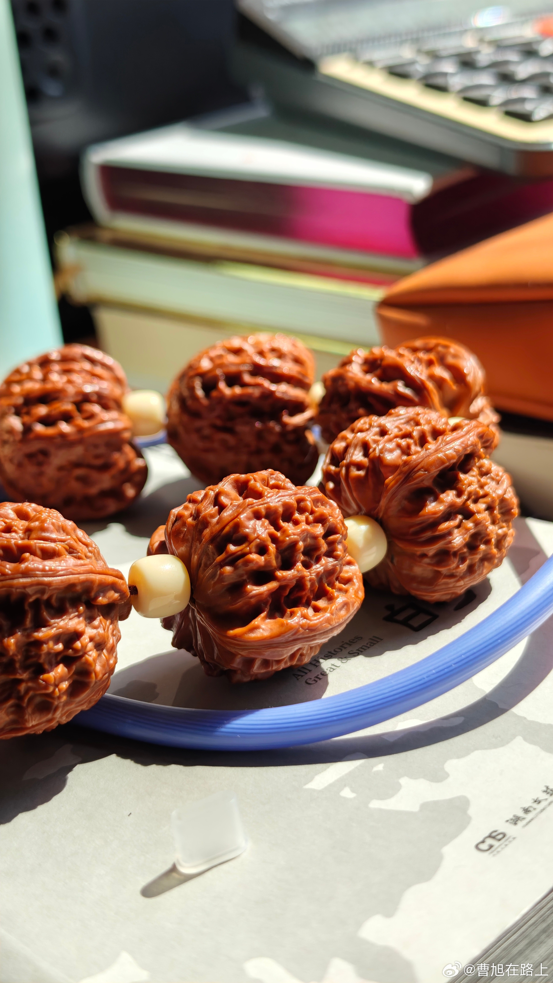 今天中午到底吃什么？简简单单这顿午餐有点懵了要不把这核桃砸开吃了吧美食