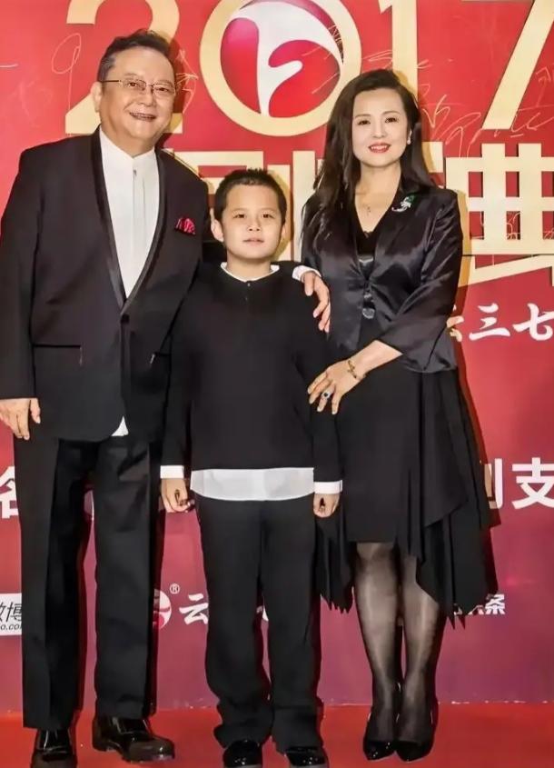 78岁的王刚，60岁的时候得了一子，本以为晚年可以安享清福，没想到现在17岁的儿