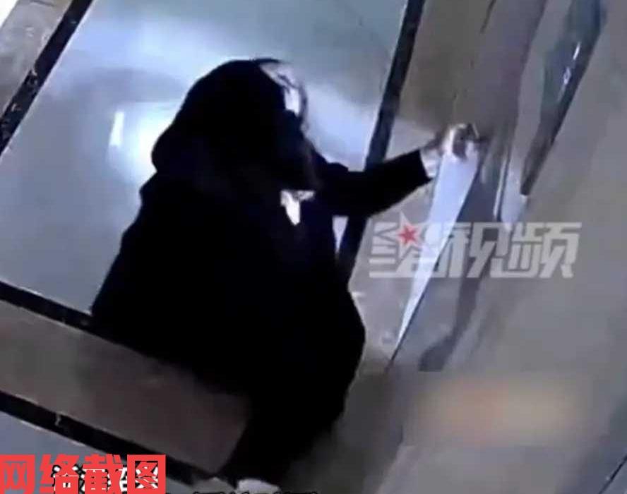 浙江绍兴有女子因早上头晕吃了药片。女子这时是因感觉到自己头晕就吃下了一片止疼