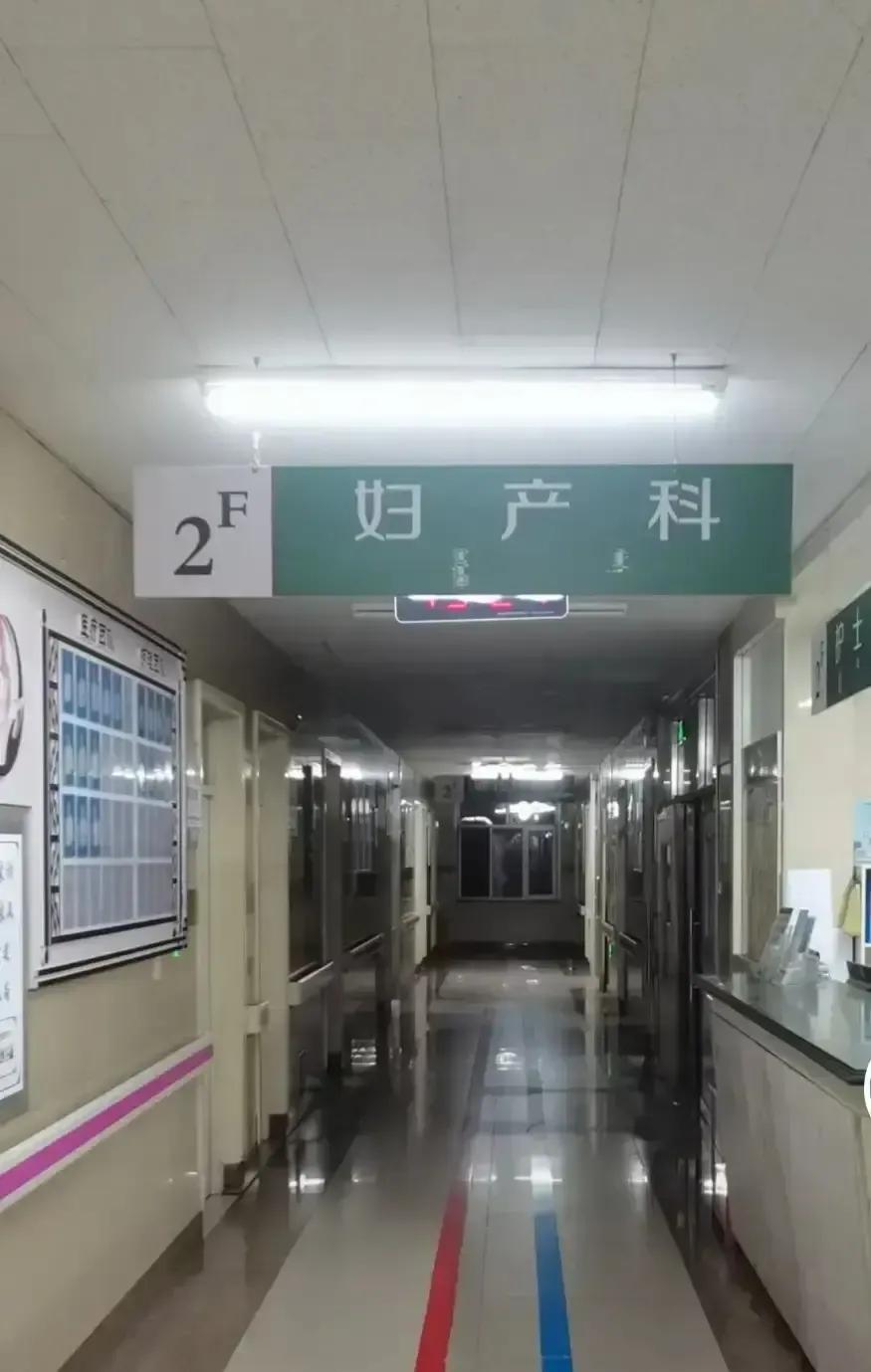 男子在医院跟护士开黄腔，说拉裙子给五百，护士直接回一句“给两千，带你去看生孩子的
