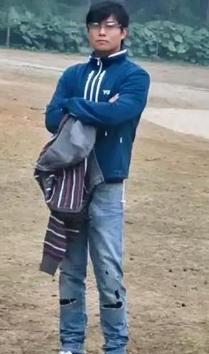 1997年，陈思诚还是上戏大二的学生，因为替同学出头打架，不仅被学校开除，还留了