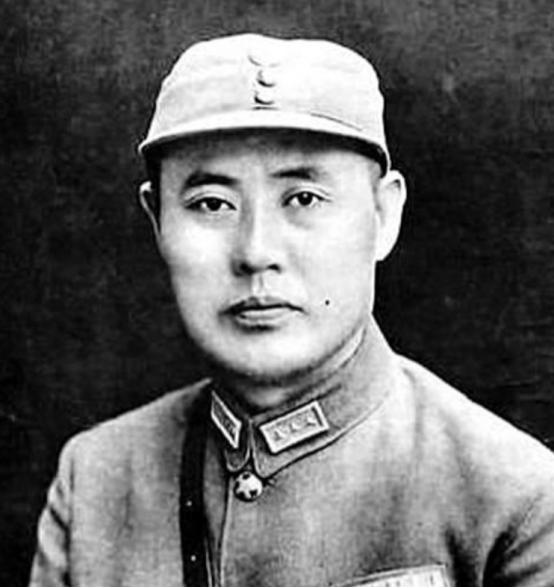 1949年，傅作义宣布起义，第四兵团司令李文突然喊道："想要我们投降，门都没有！