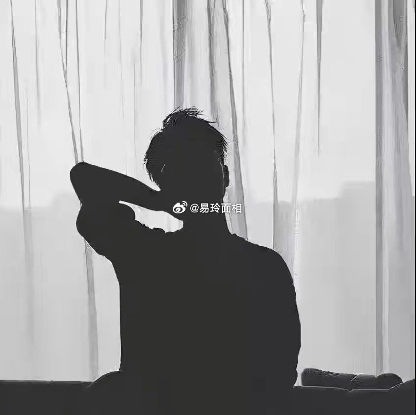 狮子座的照顾，是带着王者的气场。他们不屑于琐碎的体贴，而是直接给你一个安全感爆棚