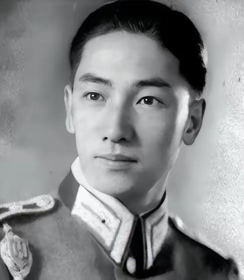 1997年，蒋纬国病逝，宋美龄派人查账，发现养了81年的儿子，身后竟是一堆债务。